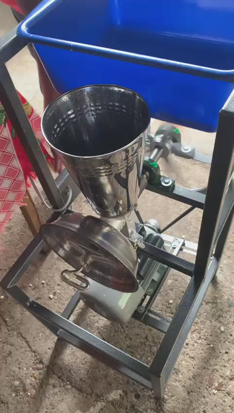 Molino Para Granos, Yuca, Carne Desmechada y Queso